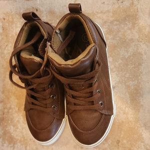 Boys brown lace up boots